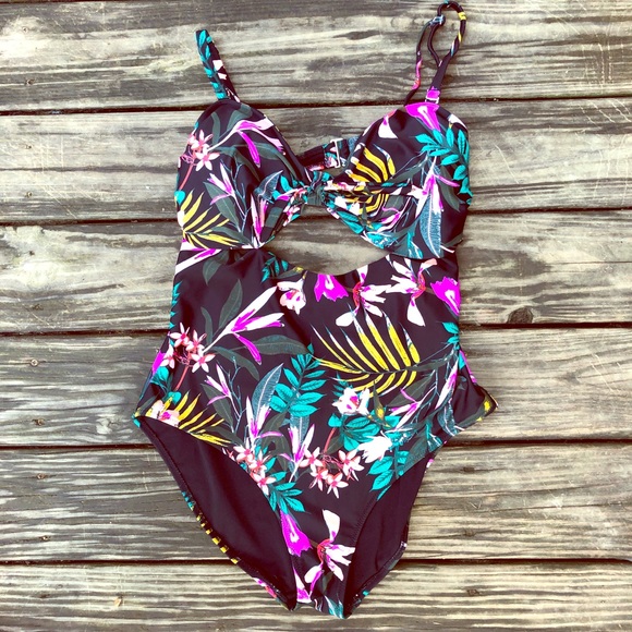 Old Navy Other - Old Navy tropical floral swimsuit XXL